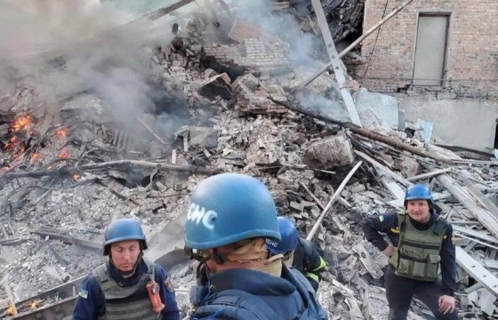 Луганск муж дахь дунд сургууль дэлбэрэлт болж, 60 гаруй хүн амиа алджээ