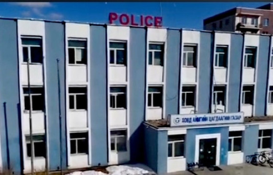 Ховд аймгийн мөрдөгч М насанд хүрээгүй хүүхдүүдэд унадаг дугуй хулгайлсан хэрэг хүлээлгэхээр эрүүдэн шүүсэн хэргийг шалгаж байна 
