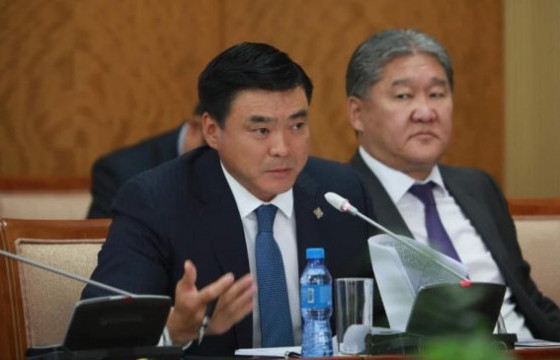 С.АМАРСАЙХАН: Намайг мөнгө идсэн болгож харагдуулах гэж их мөнгө цацаж байгаа