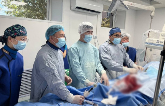 Улсын төв эмнэлгүүдийн хамтарсан Судсан дотуурх мэс заслын мэргэшлийн үндэсний баг Өвөрхангай аймгийн БОЭТ-д ажиллаж байна