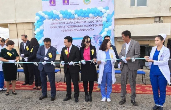 Сүхбаатар аймгийн Нэгдсэн эмнэлэгт хэвлийн хөндийн мэс заслын багаж, тоног төхөөрөмж хүлээлгэн өглөө