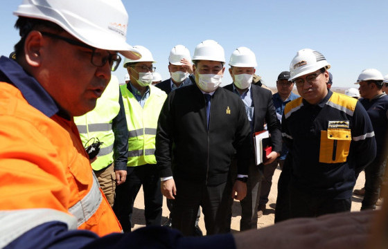 Гашуунсухайт боомтын төмөр замын шилжүүлэн ачих терминалын бүтээн байгуулалт эхэллээ