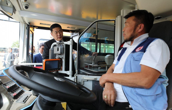 Л.Оюун-Эрдэнэ: Сургуулийн автобусыг үе шаттай нэмэгдүүлж, хүүхдийн аюулгүй байдлыг хангана