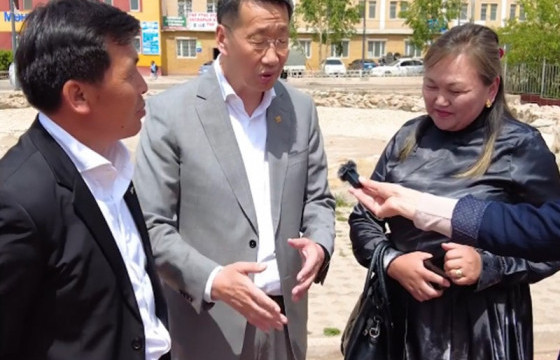 БШУ-ны сайд Улаанбаатараас Сүхбаатарыг зорьсон багш гэр бүлтэй уулзлаа