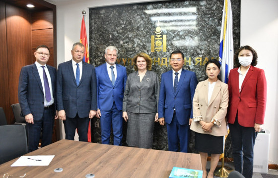 ОХУ-ын Красноярскийн хязгаарын эрүүлийг хамгаалах салбарын төлөөлөгчдийг хүлээн авч уулзлаа