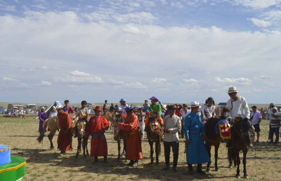 ДУНДГОВЬ АЙМГИЙН ӨНДӨРШИЛ СУМЫН УЯАЧИД НААДМААР ЗӨВХӨН МОНГОЛ ЗУРГААН НАСНЫ АДУУГААР УРАЛДАНА