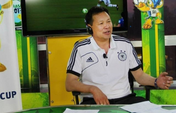 Хөлбөмбөг тайлбарлагч Э.Балжинням агсны 