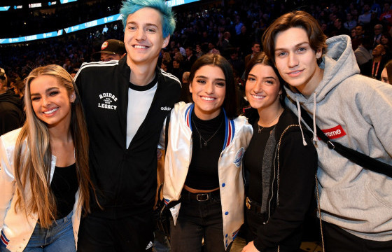 Цахим сүлжээнээс хамгийн их орлого олсон ЗУРГААН ЗАЛУУ САЯТАН