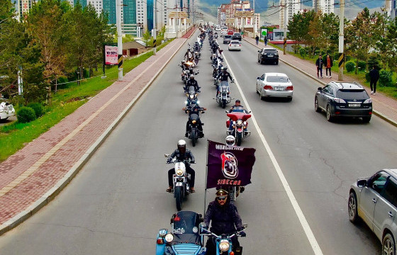 “Талын салхи” мото фестивалын оролцогчид Сүхбаатарын талбайд ирлээ