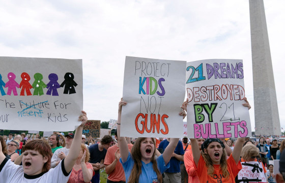 Америкийн сенаторууд галт зэвсгийн хяналтыг чангатгах тохиролцоонд хүрчээ