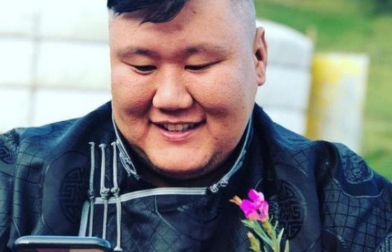 “МӨРӨӨДЛИЙН ТЕАТР”-ЫН ЖҮЖИГЧИН Ц.ГАНБАЯР ТААЛАЛ ТӨГСЖЭЭ 