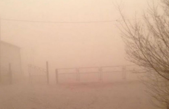 Хүчтэй шороон шуурганы улмаас дөрвөн аймагт зургаан гэр нуржээ