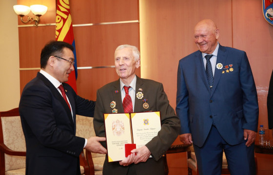 Сансрын нисэгч В.А.Джанибековыг “Нийслэлийн хүндэт иргэн”-ээр өргөмжлөв