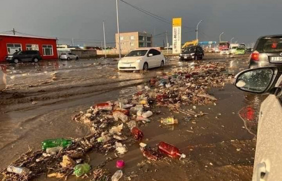 Автозам руу урсаж орсон шил, лааз, ундааны савыг 70 хүний бүрэлдэхүүнтэй баг цэвэрлэжээ