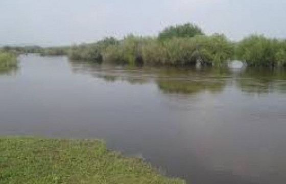 Тогтоол ус, голд автомашинтайгаа живж байсан иргэдийг эсэн мэнд гаргажээ