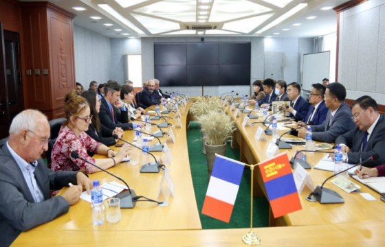 Францын талаас нүүдэл, бэлчээрийн мал аж ахуйн арга туршлагыг судлах сонирхолтой байна гэв