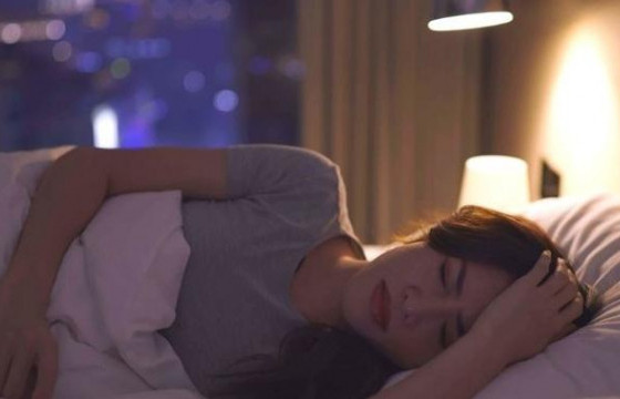 Гэрэлтэй орчинд унтах нь таргалалт, чихрийн шижин үүсгэдгийг тогтоожээ