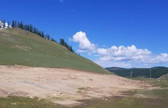 Авто замын барилгын ажлын зориулалтаар дайрга, шороо олборлосон талбайг нөхөн сэргээлээ