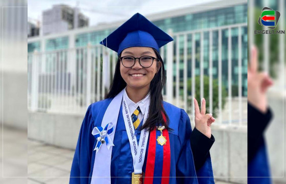 СУРАГЧ Г.АНГАРАГ: Дөрвөн хичээлээр 800 оноо авч, Америкийн шилдэг сургуульд 100 хувийн тэтгэлэгтэй суралцахаар болсондоо баяртай байна