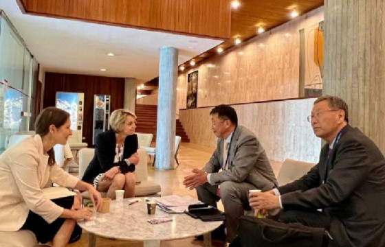 Боловсролын комиссын гүйцэтгэх захиралтай уулзлаа