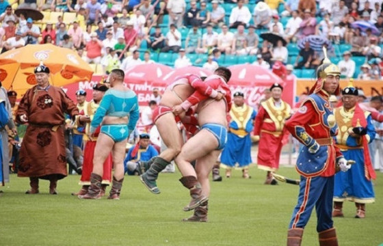 Наадмын түрүү бөхийн шагналаар ЭХЭМҮТ-ийг тохижуулна