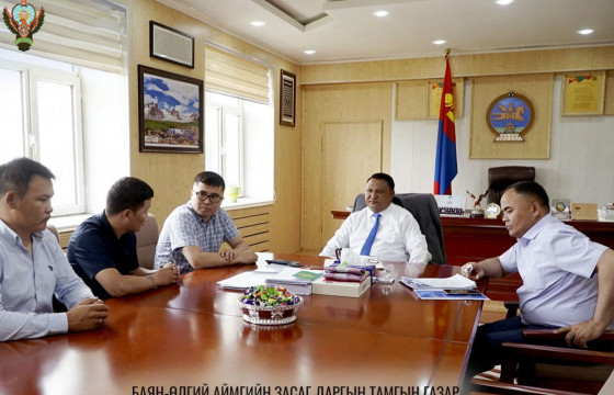 Аймгийн Засаг дарга сэтгэл судлаач, хувь хүний хөгжлийн багш, лектор Э.Эрдэнэ-Очирыг хүлээн авч уулзлаа