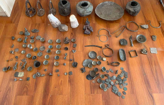 Археологийн олдвор, алт, түүх соёлын үнэт зүйлс хулгайлсан хоёр иргэнийг баривчилжээ