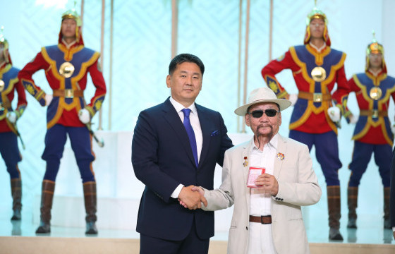 Зохиолч, яруу найрагч Т.Галсан Хөдөлмөрийн баатар боллоо