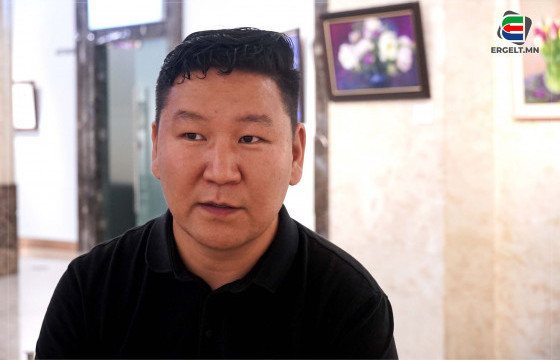 О.ХҮДЭРЧУЛУУН: Зураач эрэл, бүтээх хүслээрээ бусдаас ялгардаг