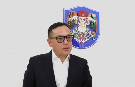 Д.БАТСҮХ:  Монгол өв соёлыг харуулсан зургаан гэр барина