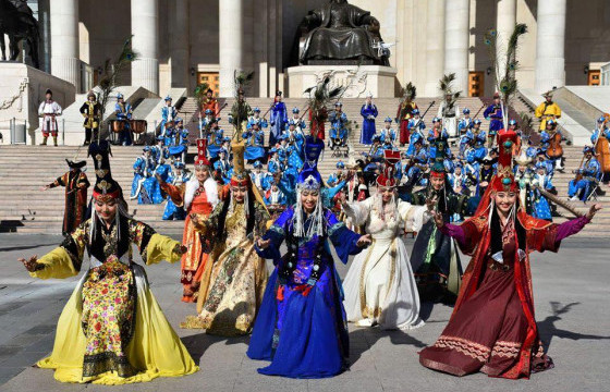 ҮНДЭСНИЙ ИХ БАЯР НААДМААР СОНСОХ ТАВАН ДУУ