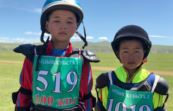 УНААЧ ХҮҮХДҮҮД: Улсын уралдаанд анх удаа ороод айрагдсандаа баяртай байна