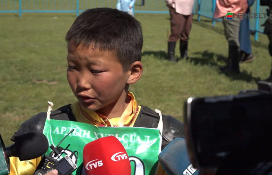 ТҮРҮҮ ШҮДЛЭНГИЙН УНААЧ ХҮҮ: Ах маань давираад, гуядаад, ташуураа сайн эргүүлээрэй гэж захисан. Энэ гурвыг ээлжилж хийсээр байгаад түрүүлчихлээ