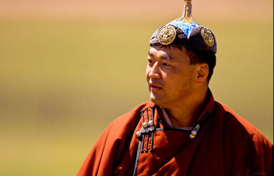 Дархан аварга А.Сүхбат хоёр дахь удаагаа зүлэг ногоон дэвжээгээ нулимстай орхин гарлаа