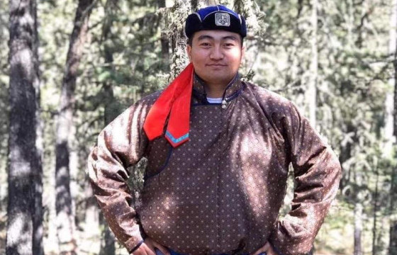 Аймгийн заан Ц.Бямба-Отгон, улсын гарди Ш.Жаргалсайханг өвдөг шороодууллаа