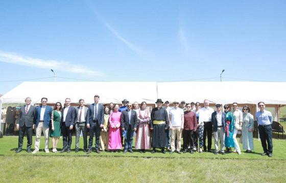 Хотын дарга Элчин сайд, олон улсын байгууллагын төлөөлөгчдийг хүлээн авч уулзлаа