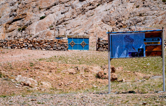 Хүний үүслийн ул мөрийг хадгалсан Лигийн Цагаан агуй орчмыг тохижуулжээ