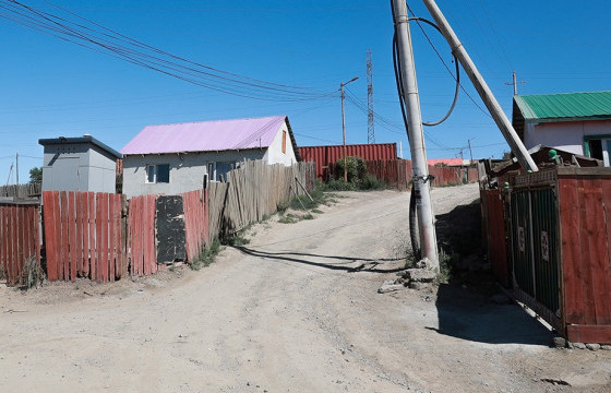  Баянзүрх дүүрэгт гэр хороолол дунд 7.1 км засмал зам тавина