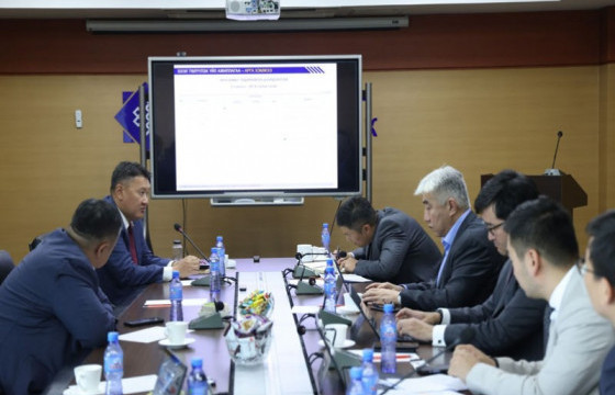 Сангийн сайд Б.Жавхлан Хөгжлийн банкны зээлийн эргэн төлөлтийн явцтай танилцлаа