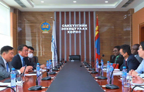 Дэлхийн банкны төлөөлөгчид Санхүүгийн зохицуулах хороонд зочиллоо