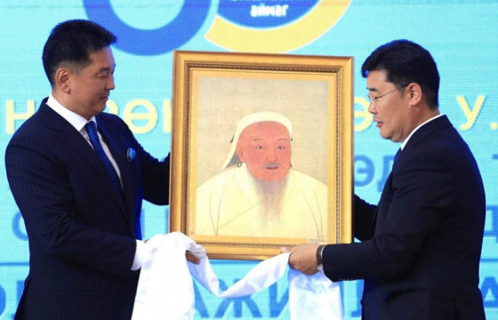 Их эзэн Чингис хааны иш хөргийг Сүхбаатар аймгийн Засаг даргад гардуулав