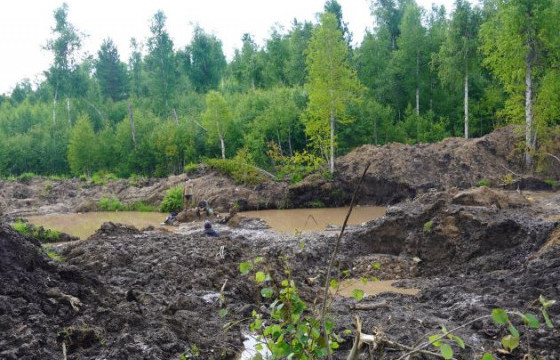 Хүдэр суманд хууль бусаар алт олборлож байсан иргэн шороонд даруулж, амиа алджээ 