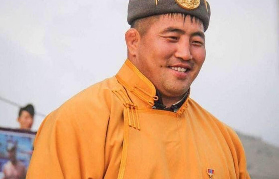 Ц.СОДНОМДОРЖ: А.Даваанням начин майхан нурааж, тавгийн идээ өшиглөсөн шүү