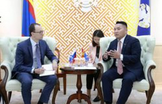 Хуурамч, чанаргүй эмтэй тэмцэхэд хамтран ажиллах болон ОХУ-ын эрүүл мэндийн салбарынхантай туршлага солилцох талаар ярилцжээ