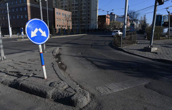 Макс Молл дэлгүүрээс Ахуйн үйлчилгээний уулзвар хүртэлх замын зүүн талын урсгалыг хаана