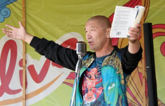 Яруу найрагч Д.Галсансүхийн хос пянз хэвлэгджээ