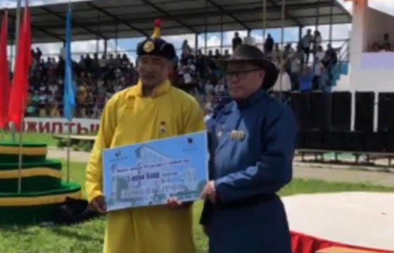 Сэлэнгэ аймгийнхан Б.Орхонбаяр арсланд 