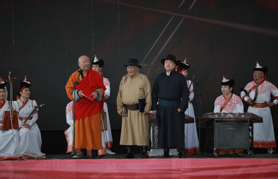 Хүй долоон худагт 