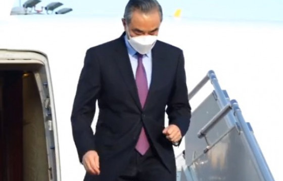 БНХАУ-ын Гадаад хэргийн сайд Ван И Монголд ирлээ