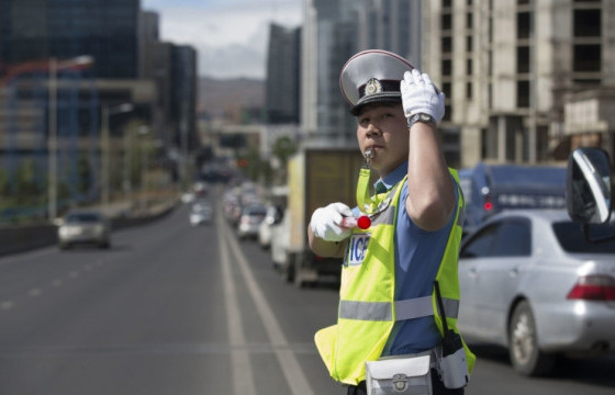 Амралтын өдөр согтуугаар автомашин жолоодсон 114 зөрчил илэрчээ